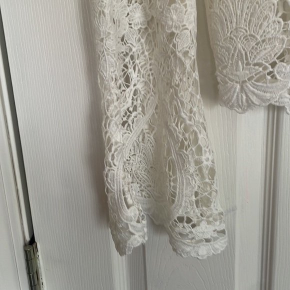 New York and Company white lace blouse Sz med - Picture 4 of 5